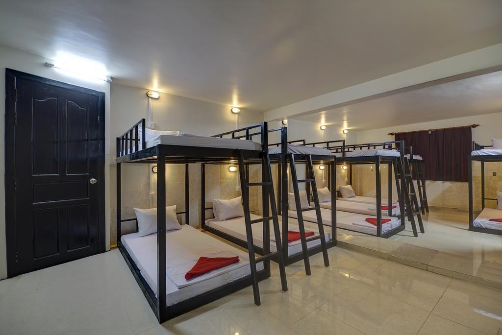 Pub Hostel *