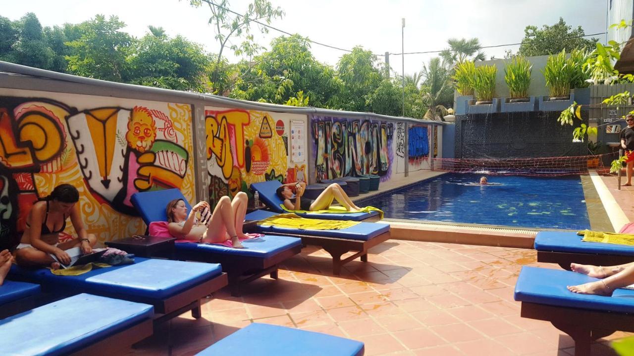 Hostel Pub *