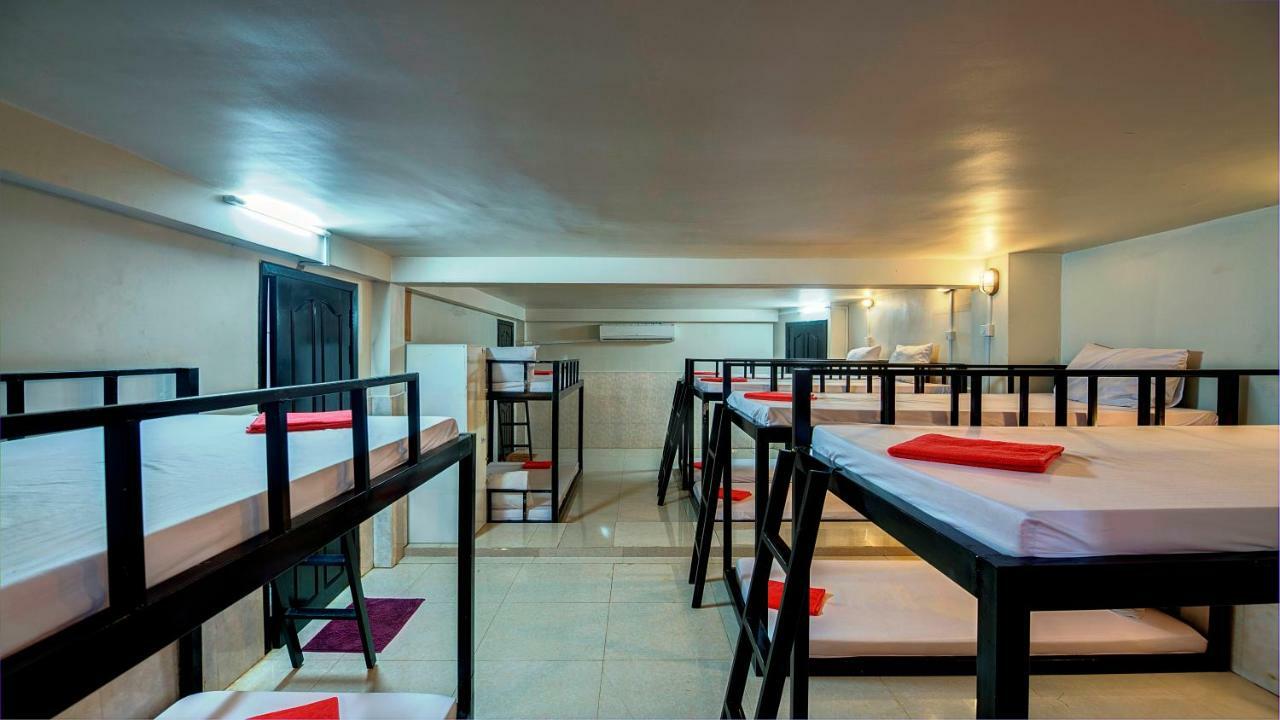 Pub Hostel *